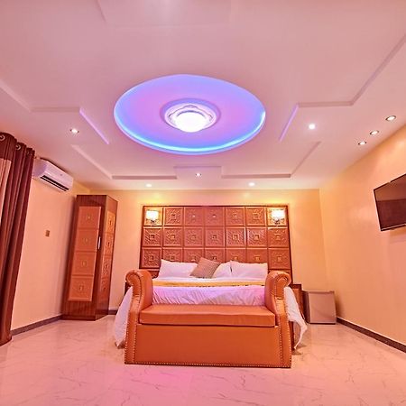 Double M Exquisite Suites And Lounge Lekki Ogombo Экстерьер фото