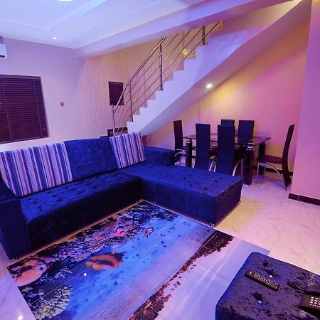 Double M Exquisite Suites And Lounge Lekki Ogombo Экстерьер фото