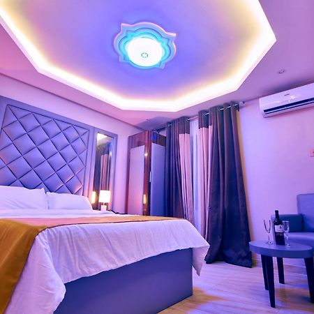 Double M Exquisite Suites And Lounge Lekki Ogombo Экстерьер фото