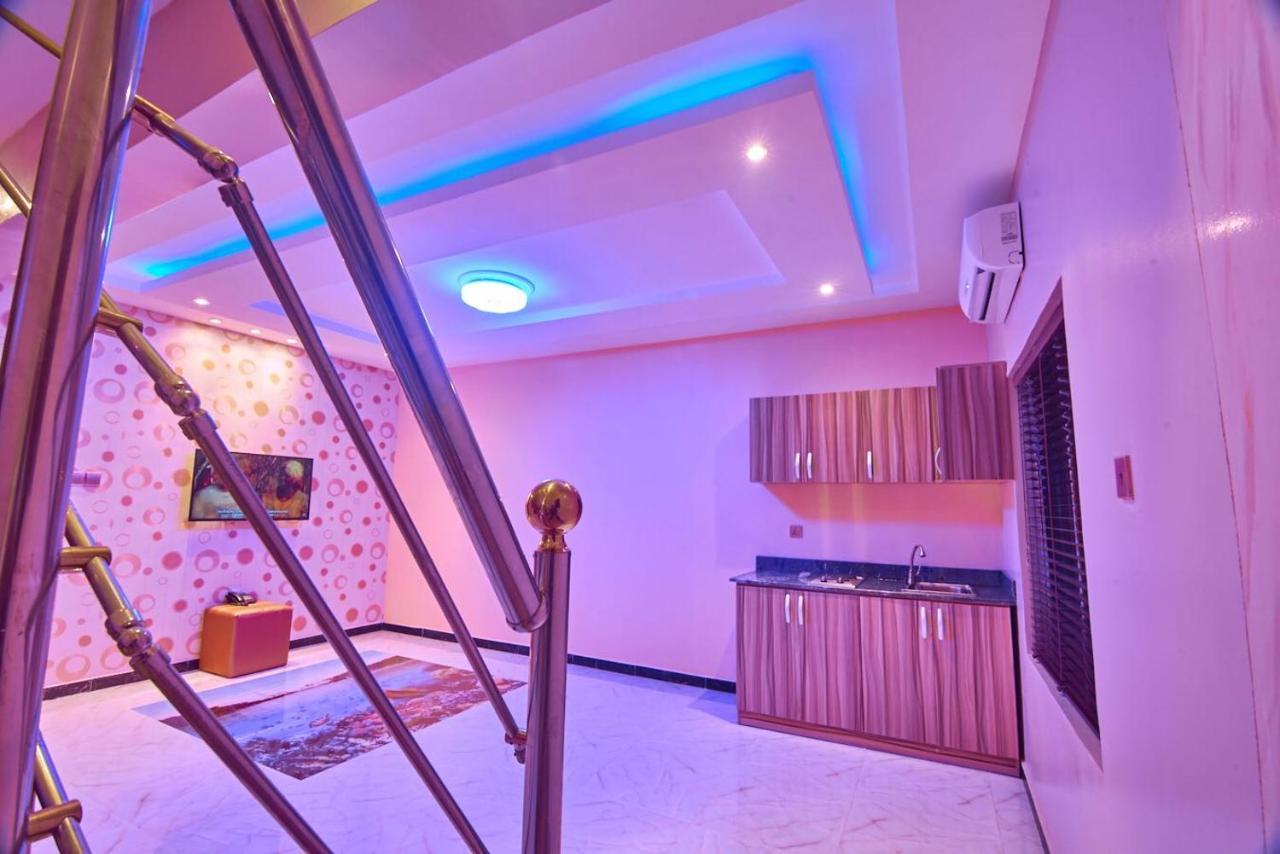 Double M Exquisite Suites And Lounge Lekki Ogombo Экстерьер фото