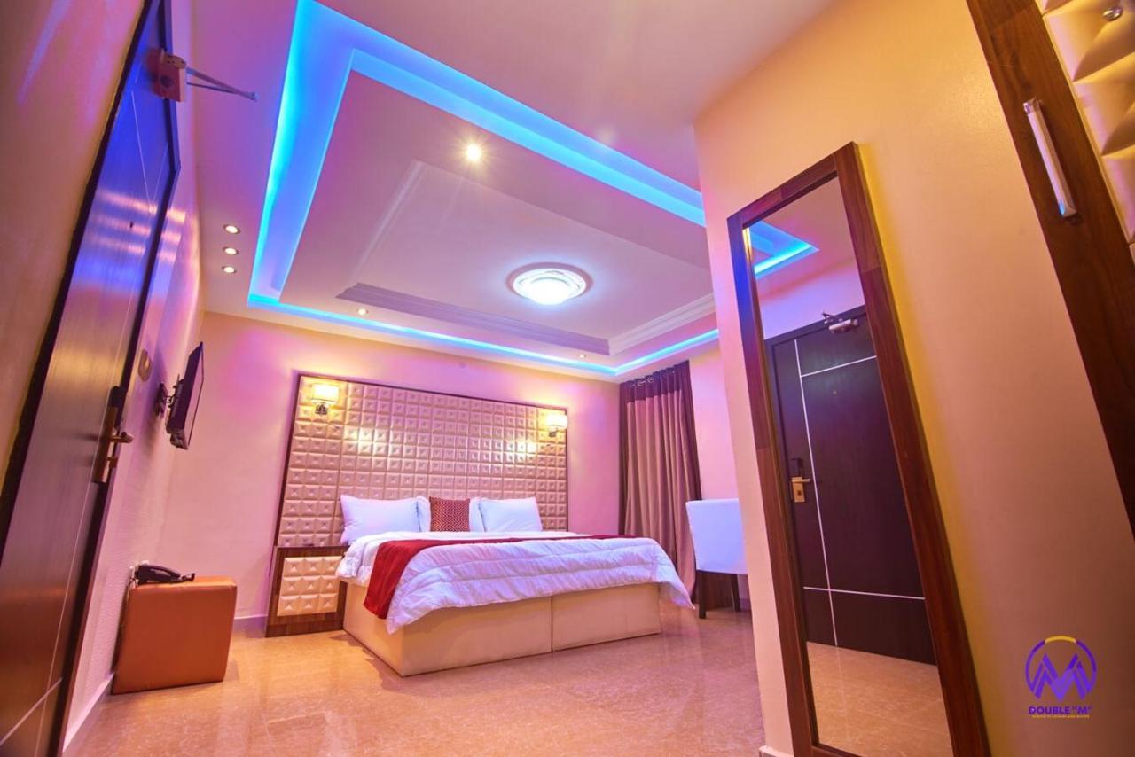Double M Exquisite Suites And Lounge Lekki Ogombo Экстерьер фото