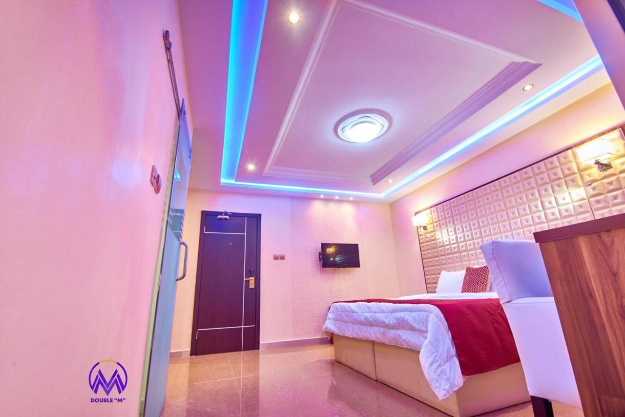 Double M Exquisite Suites And Lounge Lekki Ogombo Экстерьер фото