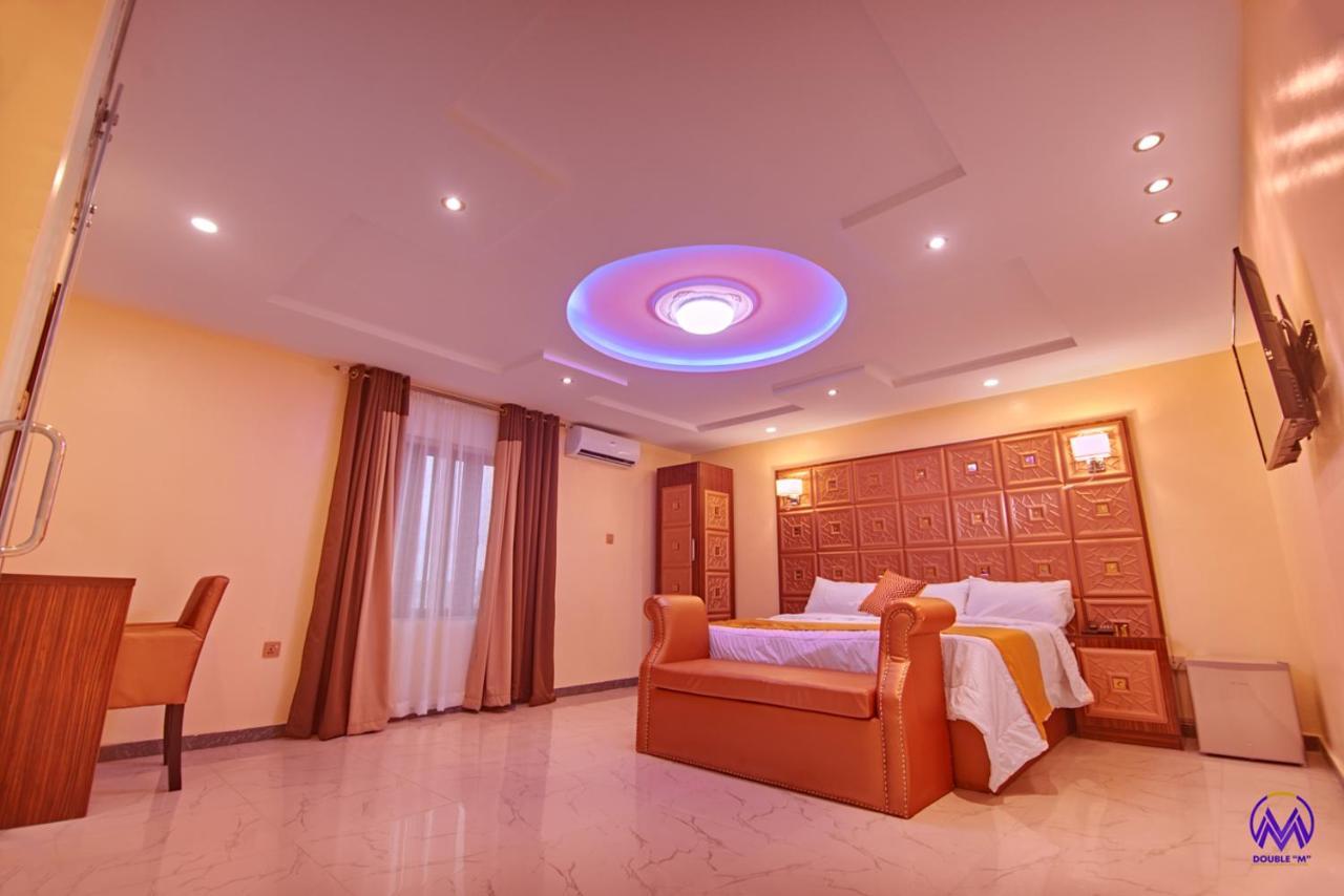 Double M Exquisite Suites And Lounge Lekki Ogombo Экстерьер фото