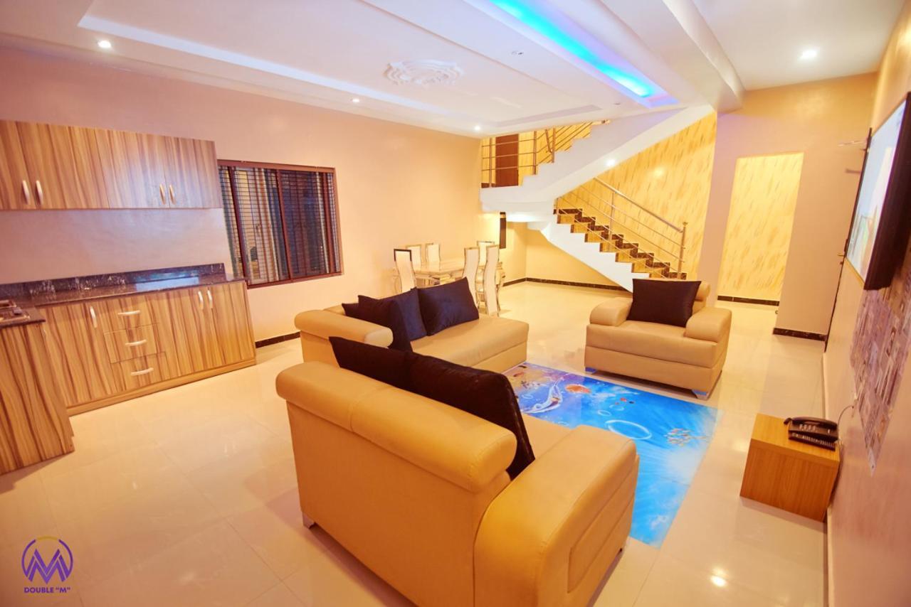 Double M Exquisite Suites And Lounge Lekki Ogombo Экстерьер фото