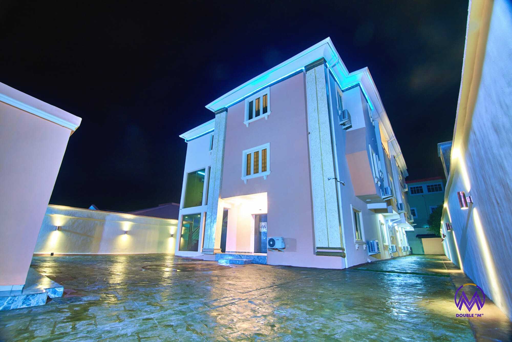 Double M Exquisite Suites And Lounge Lekki Ogombo Экстерьер фото